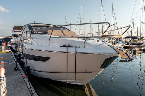 Fairline Targa 50 GT. 2021 modell, Dynamic Positioning, IPS 600 ++ 2 of 30