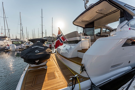 Fairline Targa 50 GT. 2021 modell, Dynamic Positioning, IPS 600 ++ 14 of 30