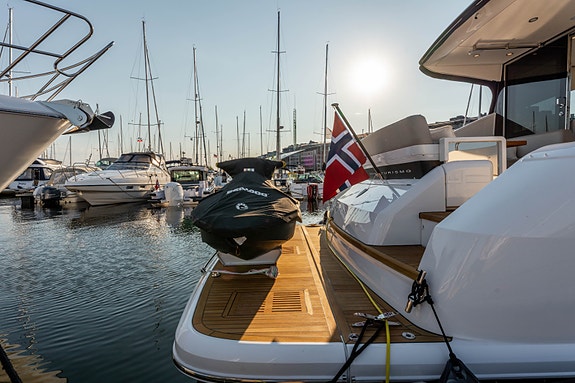Fairline Targa 50 GT. 2021 modell, Dynamic Positioning, IPS 600 ++ 13 of 30