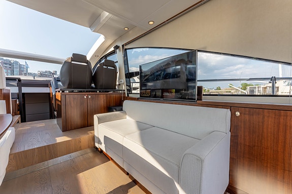 Fairline Targa 50 GT. 2021 modell, Dynamic Positioning, IPS 600 ++ 28 of 30