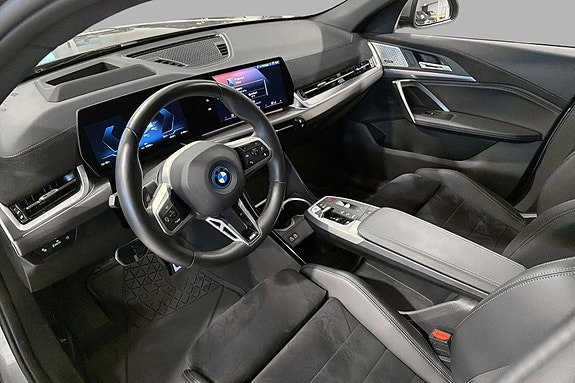BMW iX2 7 of 26