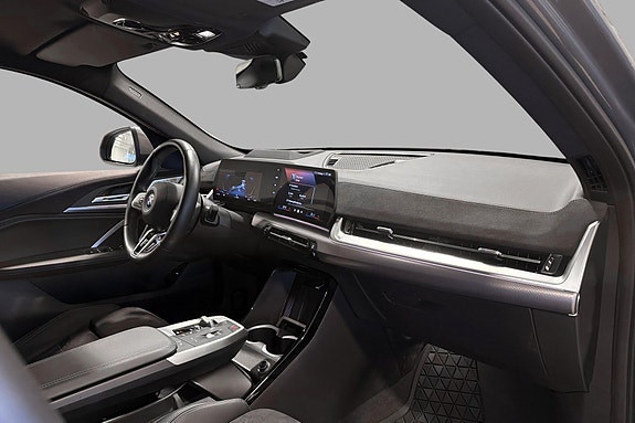 BMW iX2 14 of 26