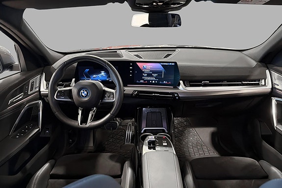 BMW iX2 9 of 26