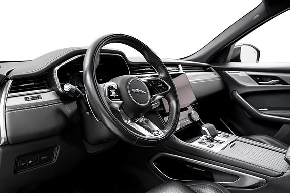 Jaguar F-PACE 4 of 30