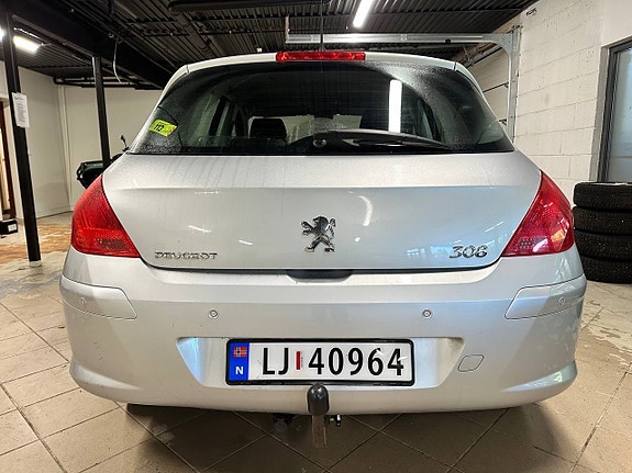 Peugeot 308 4 of 24