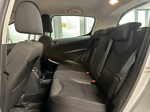 Peugeot 308 8 of 24