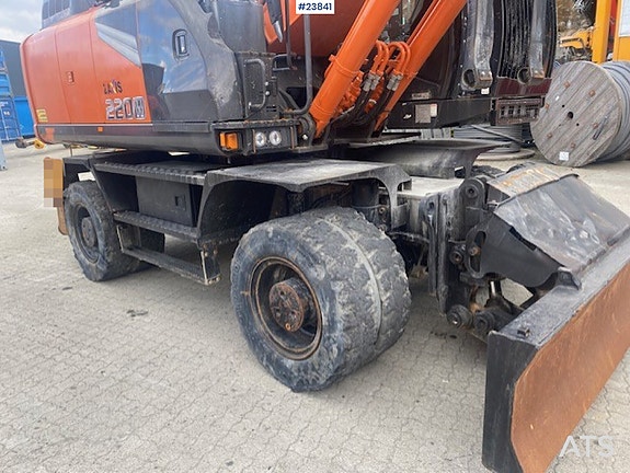 Hitachi ZX220W-7 hjulmaskin 28 of 30