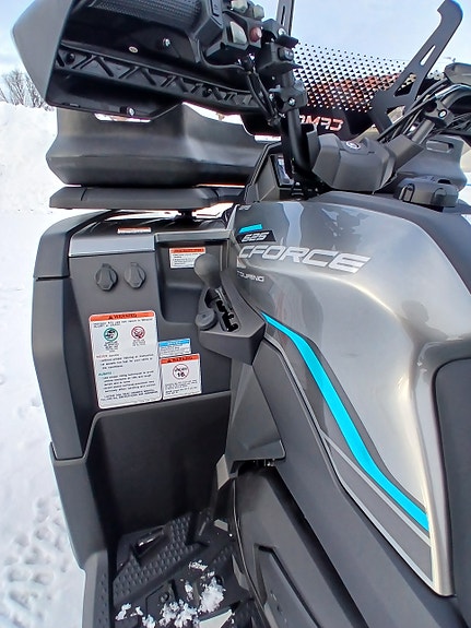 CFMOTO CForce 625 Touring L ABS 7 of 9