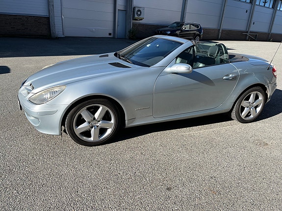 Mercedes-Benz SLK200 2 of 30