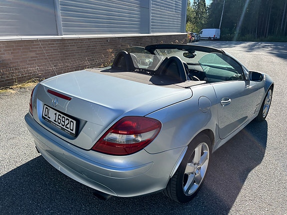 Mercedes-Benz SLK200 8 of 30