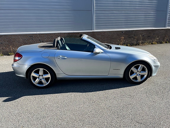 Mercedes-Benz SLK200 3 of 30
