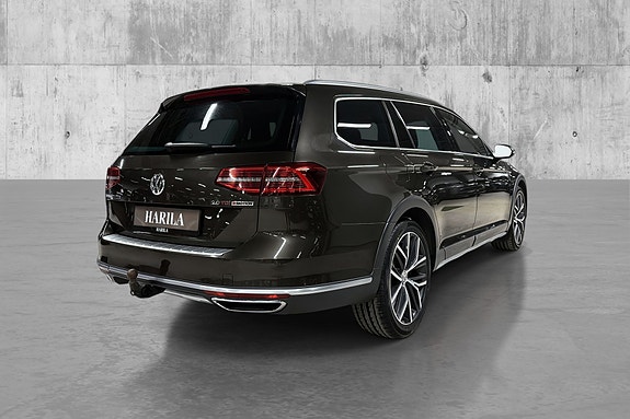 Volkswagen Passat Alltrack 6 of 24
