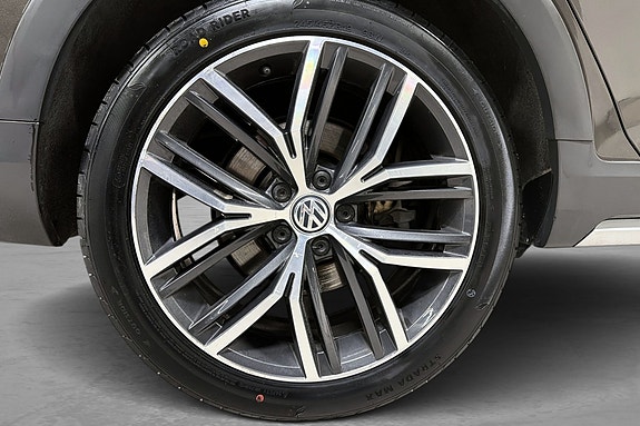 Volkswagen Passat Alltrack 9 of 24