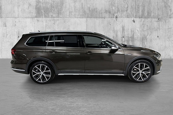 Volkswagen Passat Alltrack 5 of 24