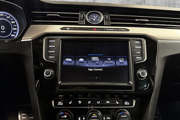 Volkswagen Passat Alltrack 18 of 24
