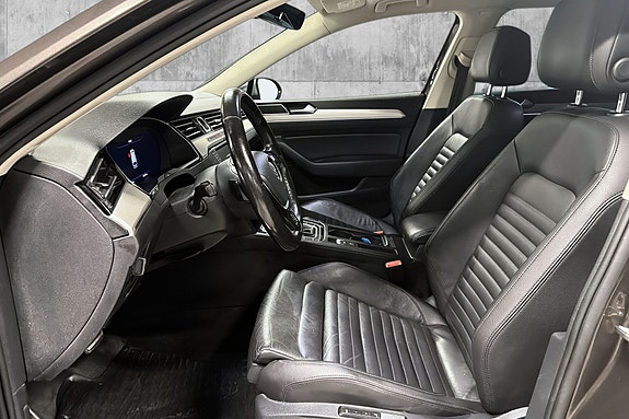 Volkswagen Passat Alltrack 12 of 24
