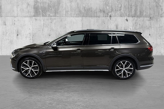 Volkswagen Passat Alltrack 3 of 24