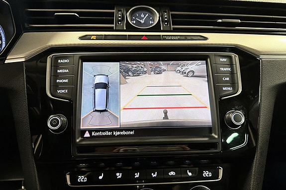 Volkswagen Passat Alltrack 19 of 24