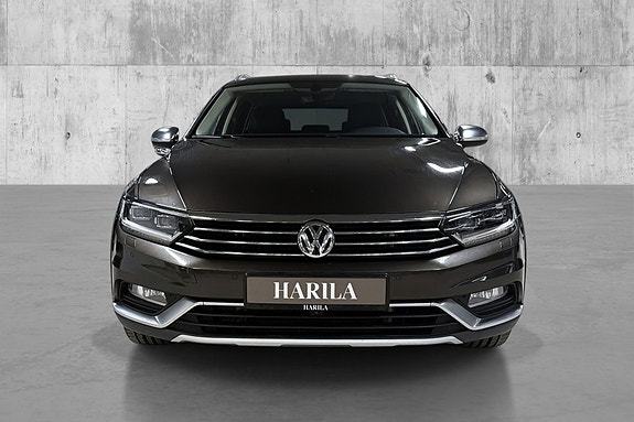 Volkswagen Passat Alltrack 4 of 24