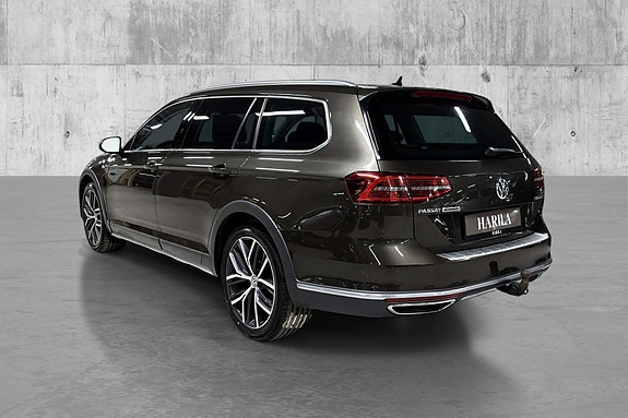 Volkswagen Passat Alltrack 8 of 24