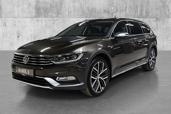 Volkswagen Passat Alltrack 2 of 24
