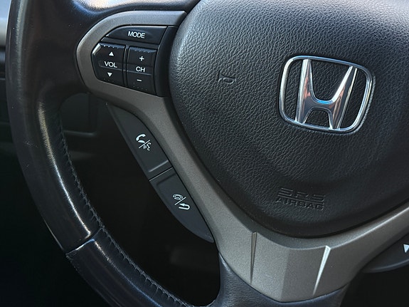 Honda Accord 19 of 30