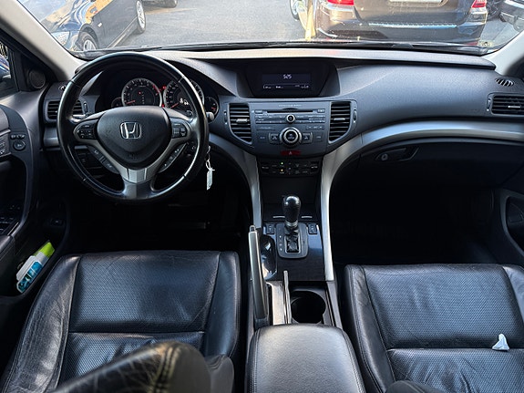 Honda Accord 17 of 30