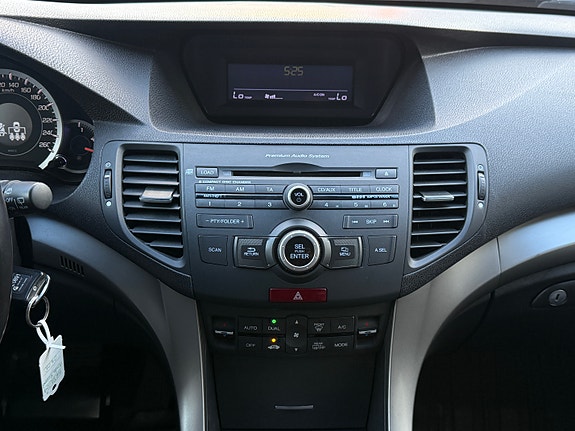 Honda Accord 16 of 30