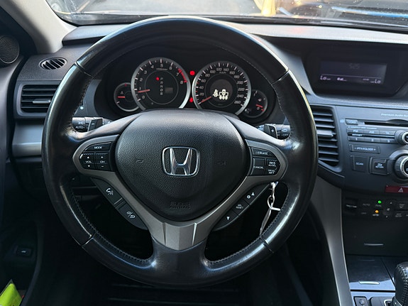 Honda Accord 15 of 30