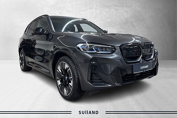 BMW iX3 7 of 30