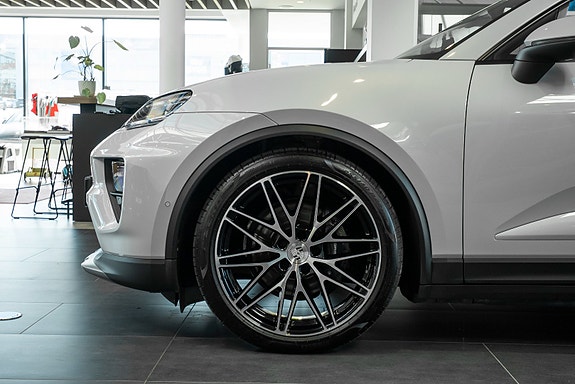 Porsche Macan 5 of 26