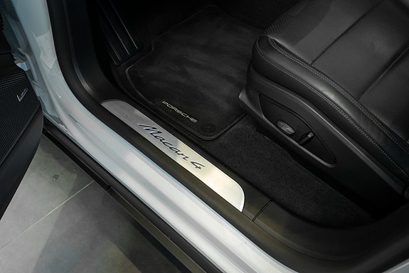 Porsche Macan 14 of 26