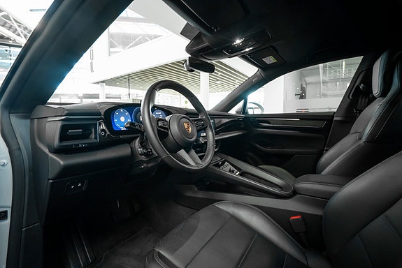 Porsche Macan 13 of 26
