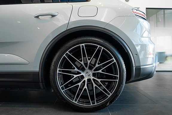 Porsche Macan 6 of 26