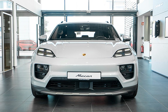 Porsche Macan 2 of 26