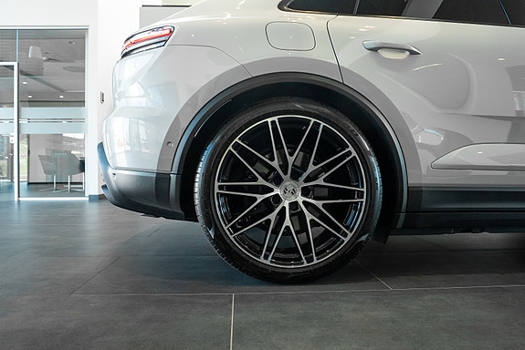 Porsche Macan 11 of 26