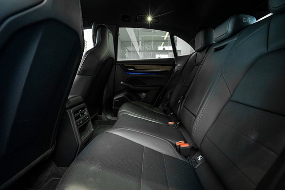 Porsche Macan 25 of 26