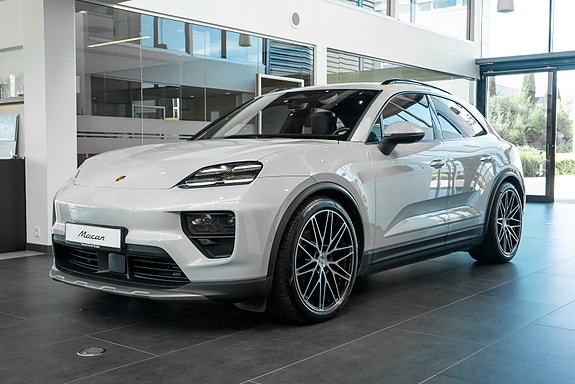 Porsche Macan 4 of 26