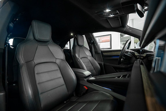 Porsche Macan 26 of 26