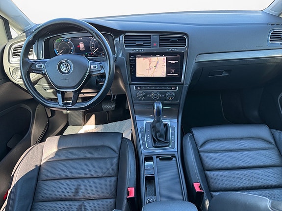 Volkswagen e-Golf VII 14 of 15