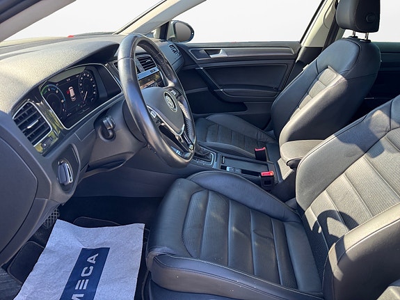 Volkswagen e-Golf VII 10 of 15