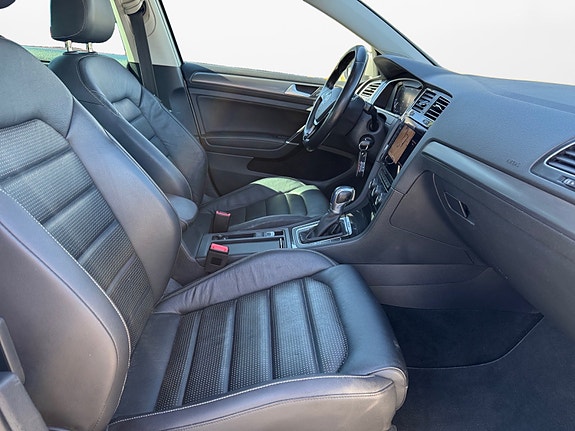 Volkswagen e-Golf VII 15 of 15
