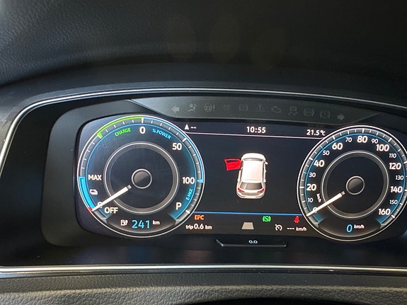 Volkswagen e-Golf VII 12 of 15