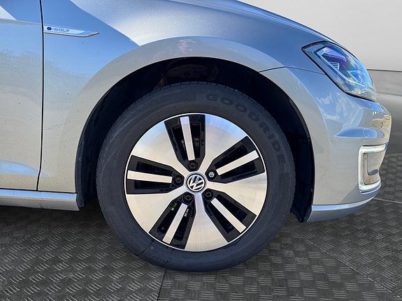 Volkswagen e-Golf VII 9 of 15