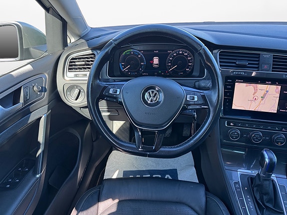 Volkswagen e-Golf VII 13 of 15