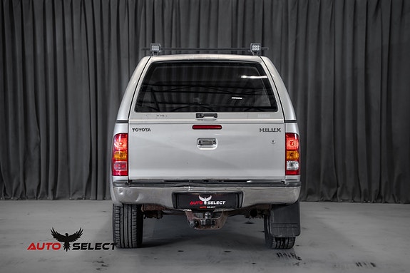 Toyota HiLux 9 of 30