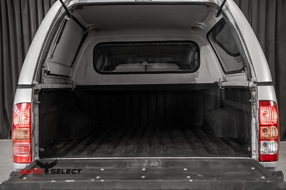 Toyota HiLux 10 of 30