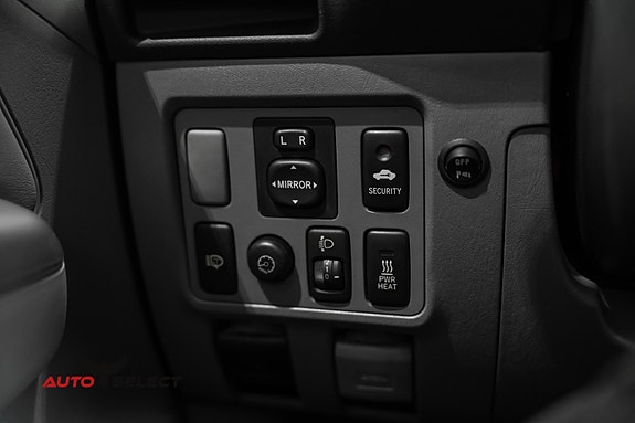 Toyota HiLux 25 of 30