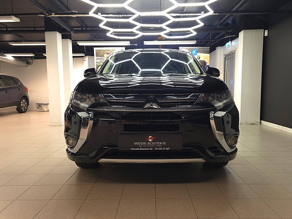 Mitsubishi Outlander 2 of 30