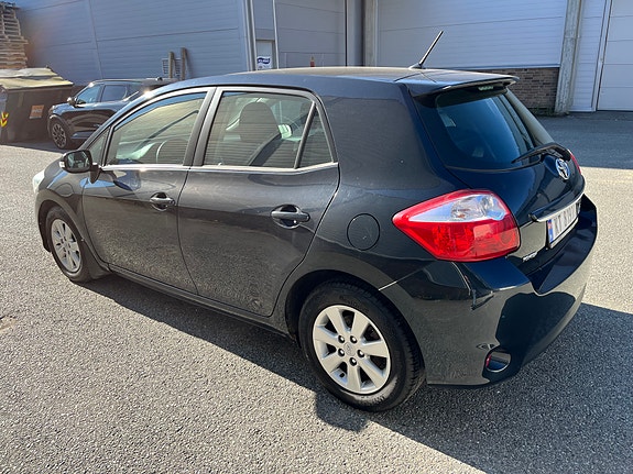 Toyota Auris 12 of 21